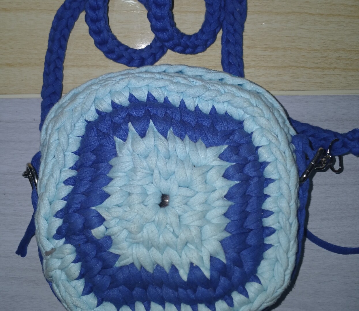 Bolso tejido dos colores