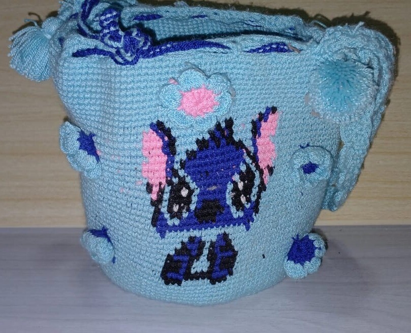 Mochila tejida Stitch